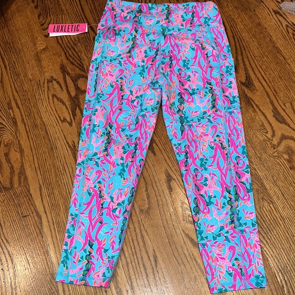 Lilly Pulitzer Luxletic Multi Seaweed Samba UPF 50+ Weekender High-Rise Legging - Picture 9 of 9